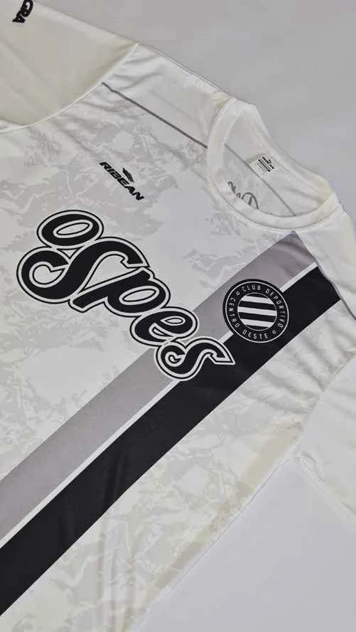 Camiseta rayada Ospes · Fútbol